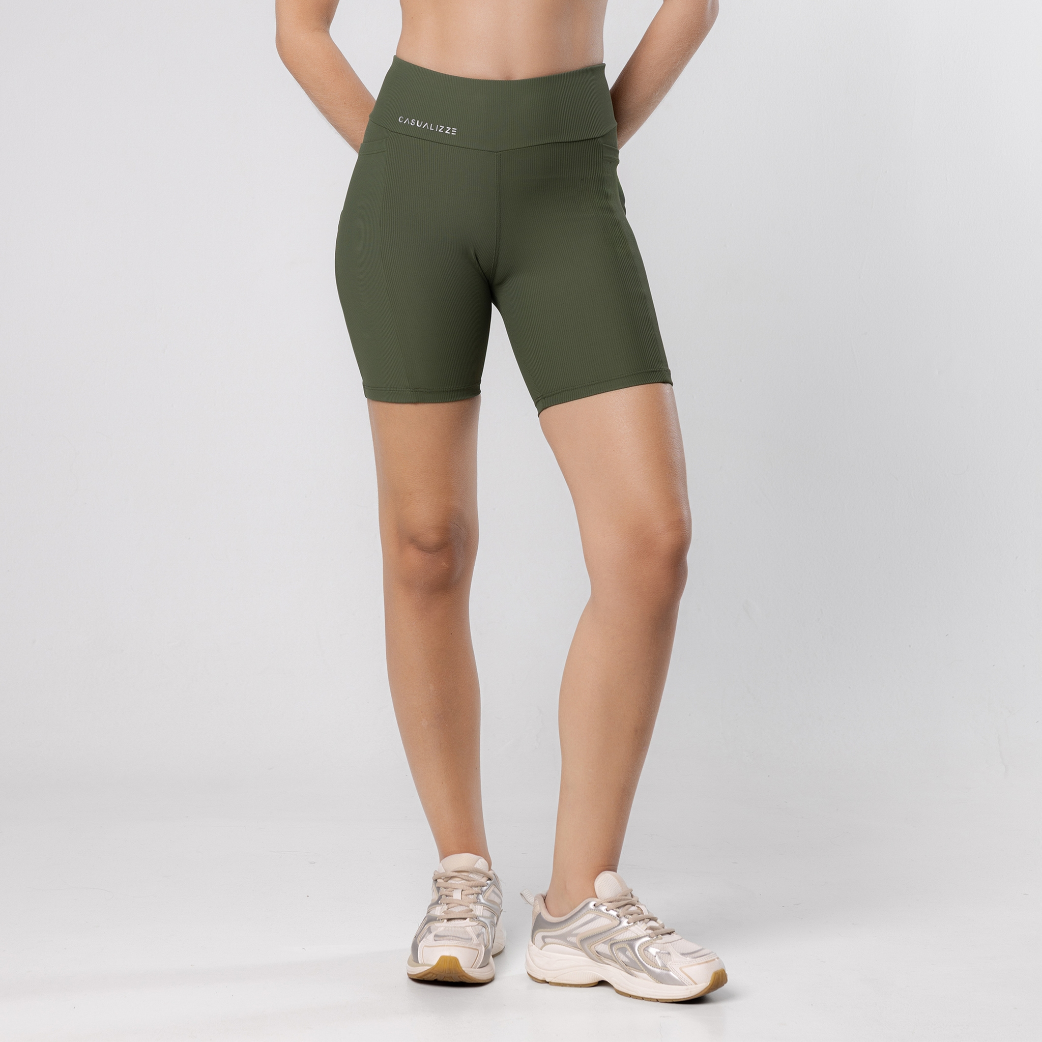 Short Feminino Academia Bolso Fitness Corrida - Verde Militar P Short Feminino Academia Bolso Fitness Corrida - Verde Militar P