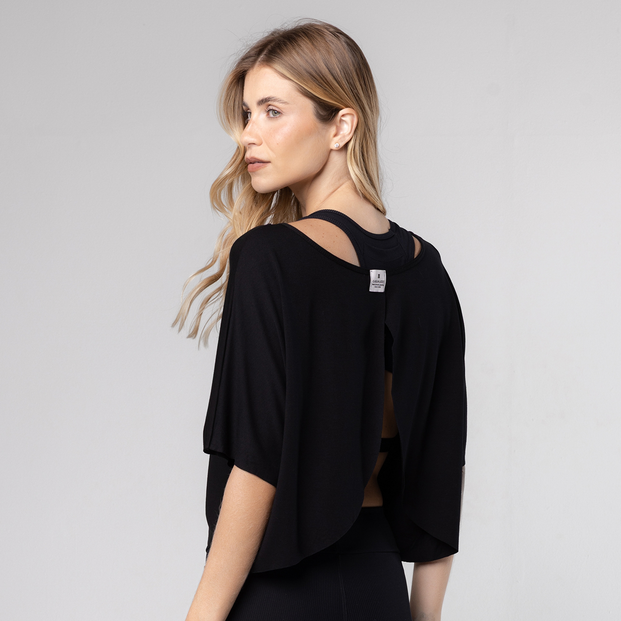Blusa Viscose Transpassada Costas - Preto P Blusa Viscose Transpassada Costas - Preto P
